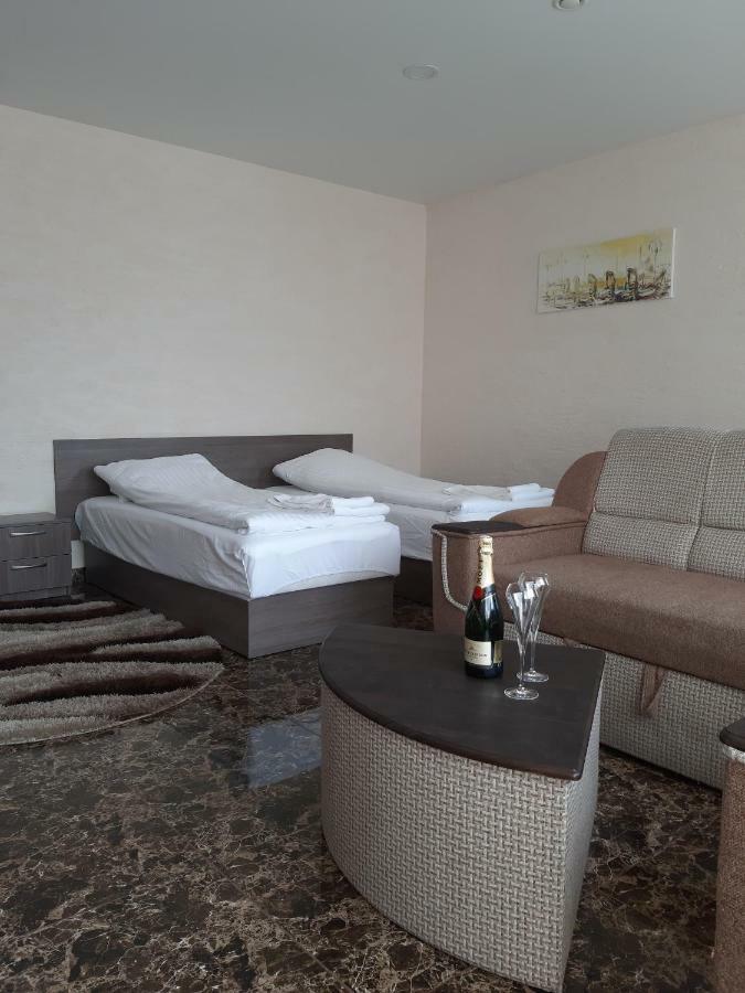 Arka Hotell Mažeikiai Eksteriør bilde