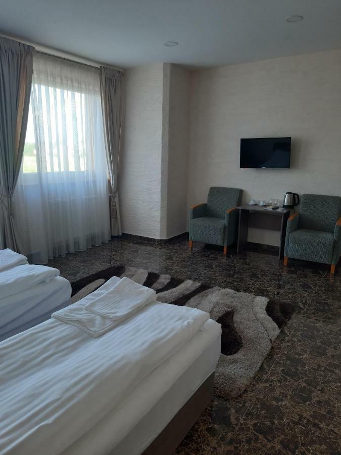 Arka Hotell Mažeikiai Eksteriør bilde